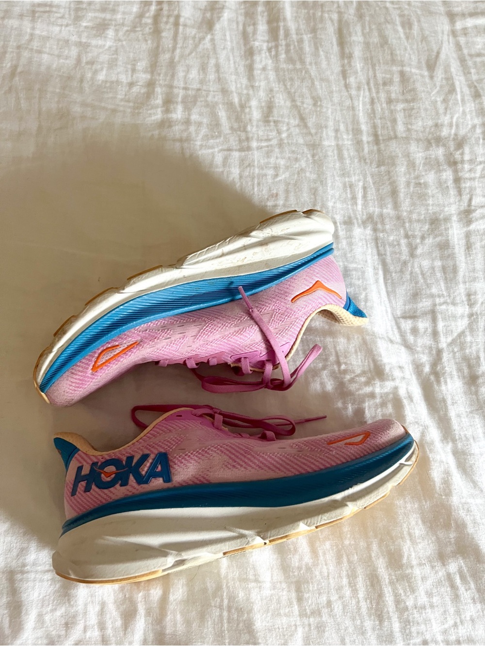 Hoka Clifton 9 pink/blue